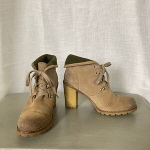 UGG Calynda Tan Suede Leather Heeled Booties Lace Up Sz 8 Shearling Lined Fall